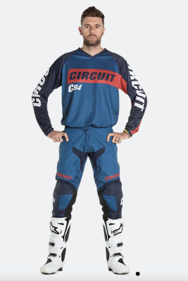 Цели екипи - джързи и панталон